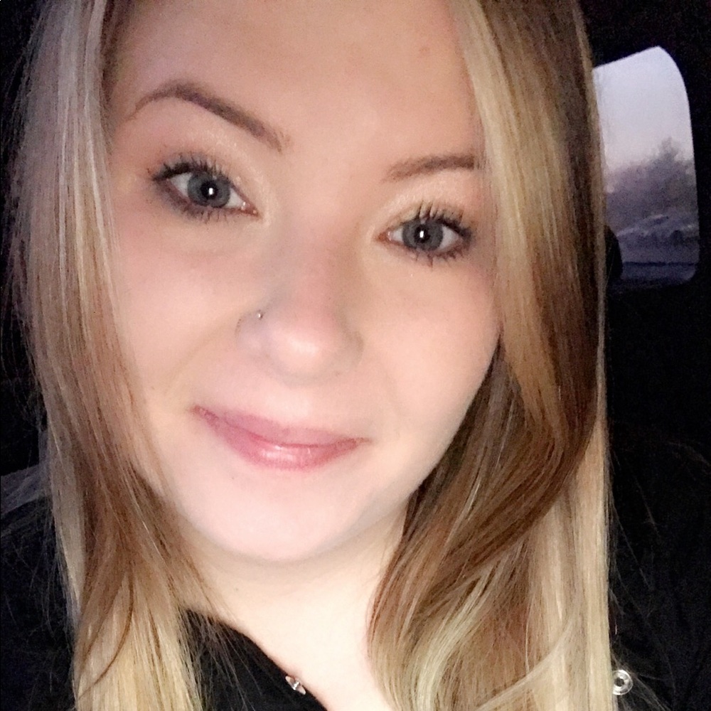 Meet your Posher, Courtney